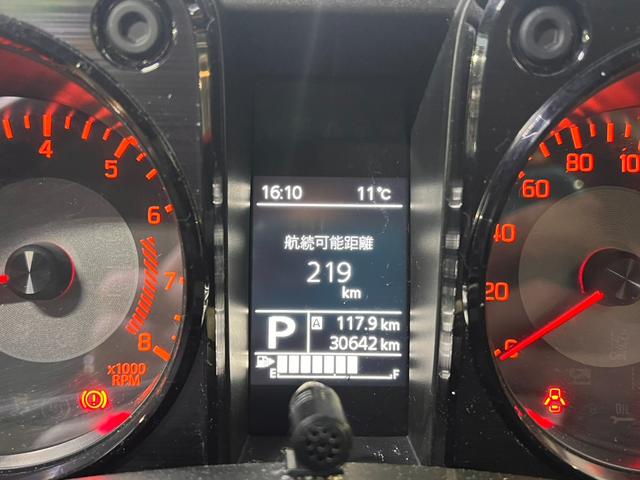 ジムニーシエラ ＪＣ　ワンオーナー　２インチリフトアップ　マッドテレインタイヤ　レイズ１５インチＡＷ　セーフティサポート　クルーズＣ　ダウンヒルアシスト　純正ナビフルセグＢカメラ　シートカバー（9枚目）