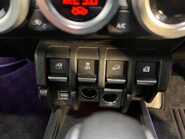 ジムニーシエラ ＪＣ　ワンオーナー　２インチリフトアップ　マッドテレインタイヤ　レイズ１５インチＡＷ　セーフティサポート　クルーズＣ　ダウンヒルアシスト　純正ナビフルセグＢカメラ　シートカバー（13枚目）