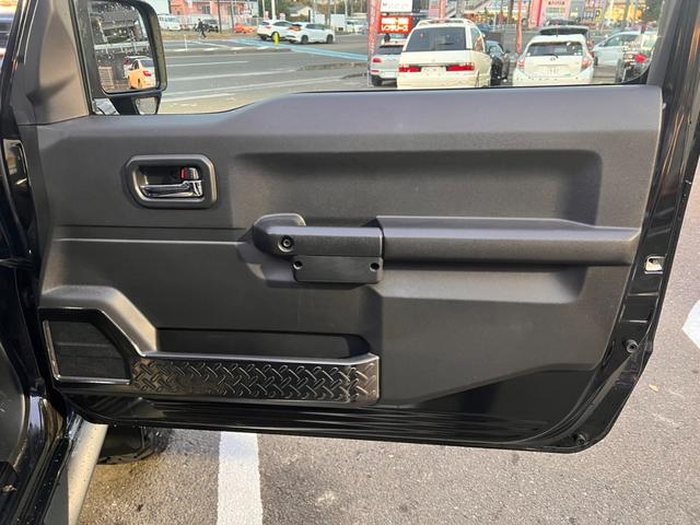 ジムニーシエラ ＪＣ　ワンオーナー　２インチリフトアップ　マッドテレインタイヤ　レイズ１５インチＡＷ　セーフティサポート　クルーズＣ　ダウンヒルアシスト　純正ナビフルセグＢカメラ　シートカバー（23枚目）