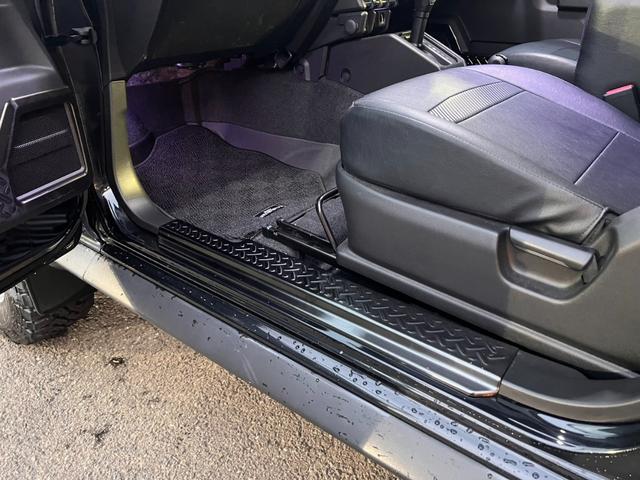 ジムニーシエラ ＪＣ　ワンオーナー　２インチリフトアップ　マッドテレインタイヤ　レイズ１５インチＡＷ　セーフティサポート　クルーズＣ　ダウンヒルアシスト　純正ナビフルセグＢカメラ　シートカバー（28枚目）