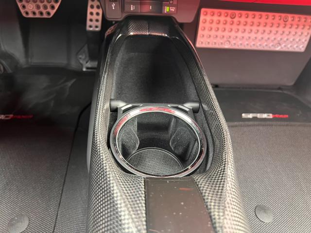 ＳＦ９０スパイダー アセットフィオラノ　ＯＰアセットフィオラ　ＯＰテーラーメイド　ツートンストライプＧｉａｌｌｏＭｏｄｅｎａ　カーボンファイバーホイール　レーシングシート　カーボンファイバーリアデュフューザーアンダーカバーダッシュボード（21枚目）