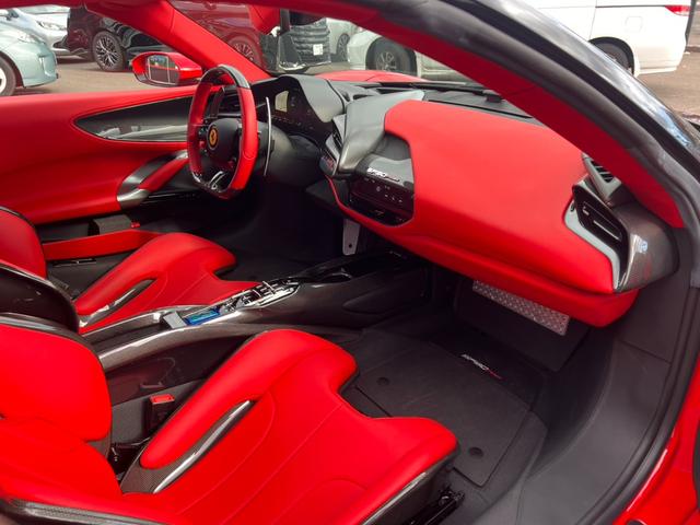 ＳＦ９０スパイダー アセットフィオラノ　ＯＰアセットフィオラ　ＯＰテーラーメイド　ツートンストライプＧｉａｌｌｏＭｏｄｅｎａ　カーボンファイバーホイール　レーシングシート　カーボンファイバーリアデュフューザーアンダーカバーダッシュボード（28枚目）