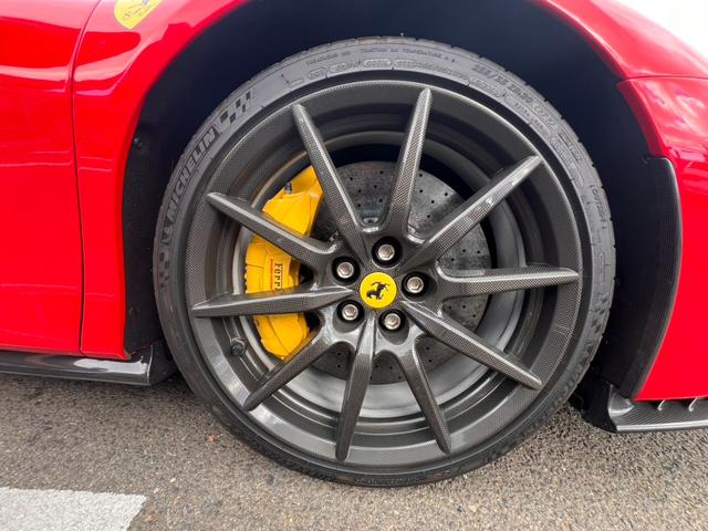 ＳＦ９０スパイダー アセットフィオラノ　ＯＰアセットフィオラ　ＯＰテーラーメイド　ツートンストライプＧｉａｌｌｏＭｏｄｅｎａ　カーボンファイバーホイール　レーシングシート　カーボンファイバーリアデュフューザーアンダーカバーダッシュボード（38枚目）