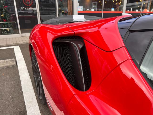 ＳＦ９０スパイダー アセットフィオラノ　ＯＰアセットフィオラ　ＯＰテーラーメイド　ツートンストライプＧｉａｌｌｏＭｏｄｅｎａ　カーボンファイバーホイール　レーシングシート　カーボンファイバーリアデュフューザーアンダーカバーダッシュボード（40枚目）