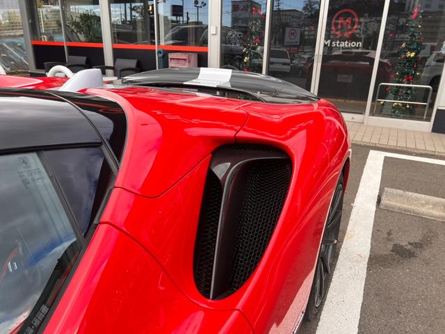 ＳＦ９０スパイダー アセットフィオラノ　ＯＰアセットフィオラ　ＯＰテーラーメイド　ツートンストライプＧｉａｌｌｏＭｏｄｅｎａ　カーボンファイバーホイール　レーシングシート　カーボンファイバーリアデュフューザーアンダーカバーダッシュボード（42枚目）