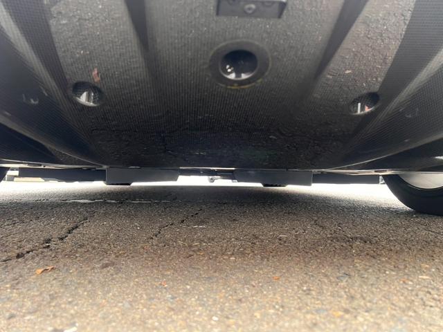 ＳＦ９０スパイダー アセットフィオラノ　ＯＰアセットフィオラ　ＯＰテーラーメイド　ツートンストライプＧｉａｌｌｏＭｏｄｅｎａ　カーボンファイバーホイール　レーシングシート　カーボンファイバーリアデュフューザーアンダーカバーダッシュボード（48枚目）