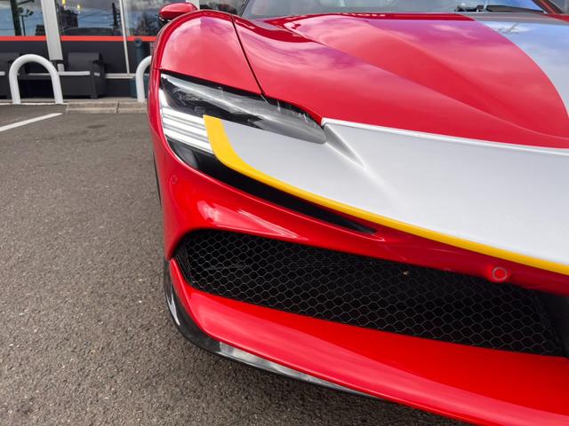 ＳＦ９０スパイダー アセットフィオラノ　ＯＰアセットフィオラ　ＯＰテーラーメイド　ツートンストライプＧｉａｌｌｏＭｏｄｅｎａ　カーボンファイバーホイール　レーシングシート　カーボンファイバーリアデュフューザーアンダーカバーダッシュボード（50枚目）