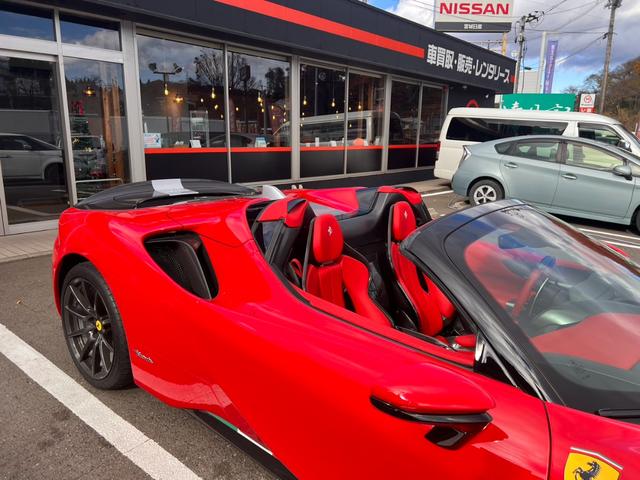 ＳＦ９０スパイダー アセットフィオラノ　ＯＰアセットフィオラ　ＯＰテーラーメイド　ツートンストライプＧｉａｌｌｏＭｏｄｅｎａ　カーボンファイバーホイール　レーシングシート　カーボンファイバーリアデュフューザーアンダーカバーダッシュボード（55枚目）