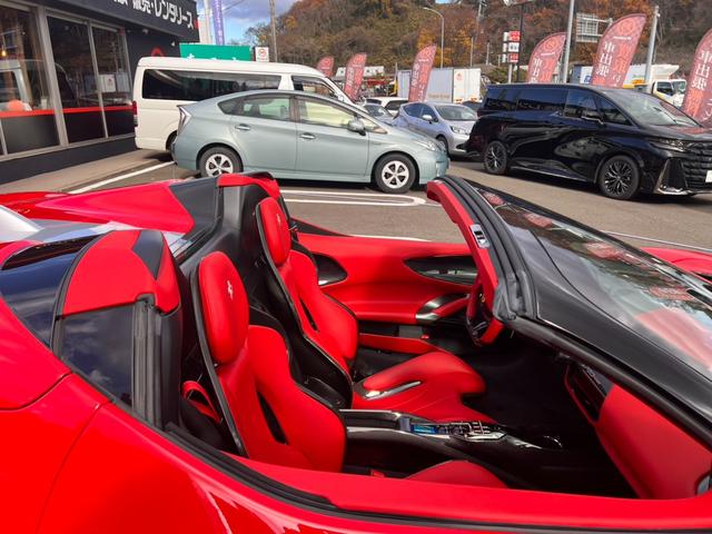 ＳＦ９０スパイダー アセットフィオラノ　ＯＰアセットフィオラ　ＯＰテーラーメイド　ツートンストライプＧｉａｌｌｏＭｏｄｅｎａ　カーボンファイバーホイール　レーシングシート　カーボンファイバーリアデュフューザーアンダーカバーダッシュボード（60枚目）