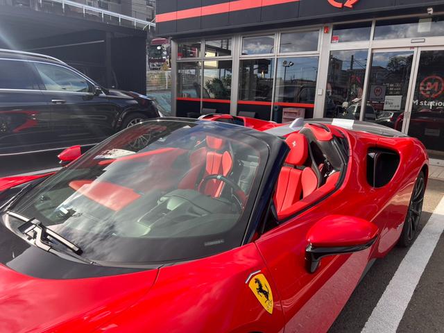 ＳＦ９０スパイダー アセットフィオラノ　ＯＰアセットフィオラ　ＯＰテーラーメイド　ツートンストライプＧｉａｌｌｏＭｏｄｅｎａ　カーボンファイバーホイール　レーシングシート　カーボンファイバーリアデュフューザーアンダーカバーダッシュボード（63枚目）