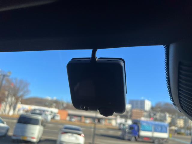 ＧＬＣ ＧＬＣ２２０ｄ　４マチック　ドライバーズパッケージ　ＡＭＧライン　ブルメスターサウンド　リアアクスルステアリング　アンビエントライト　パノラマルーフ　エクスクルーシブＰＫＧ　ドライバーズＰＫＧ　純正ナビフルセグＢカメラ　３６０°カメラ（17枚目）