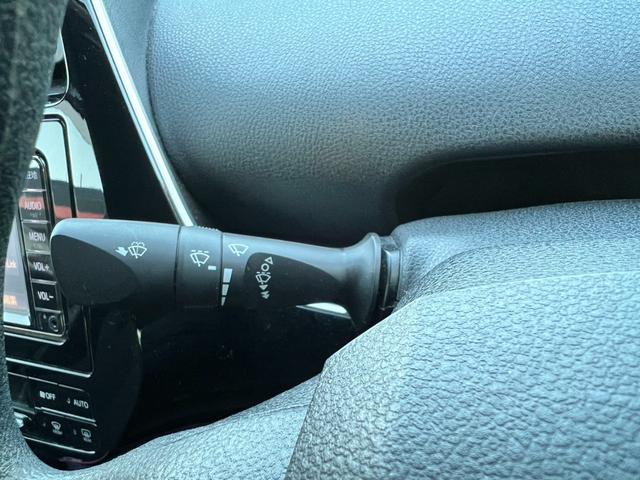 プリウス E ワンオーナー トヨタセーフティセンス ACC 純正ナビフルセグBカメラ LEDヘッドライト ETC プッシュスタート(18枚目)