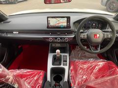 視界も広くなっており、足元も広々！とても運転しやすいお車となっております！ 5