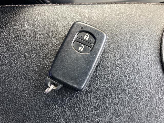 プリウス Ｓツーリングセレクション　クラッツィオシートカバー　ＬＥＤヘッドライト　ナビ＆フルセグＴＶ　ヘッドライトウォッシャー　バックカメラ　スマートキー（24枚目）