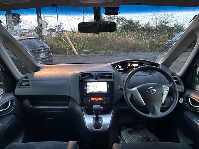 セレナ ２０Ｓ　４ＷＤ　ＥＴＣ　バックカメラ　ナビ　ＴＶ　オートクルーズコントロール　両側スライドドア　キーレスエントリー　電動格納ミラー　後席モニター　３列シート　ＣＶＴ　アルミホイール　ＣＤ　ＤＶＤ再生　ＵＳＢ（2枚目）