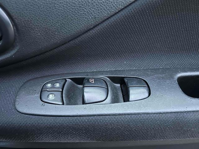 セレナ ２０Ｓ　４ＷＤ　ＥＴＣ　バックカメラ　ナビ　ＴＶ　オートクルーズコントロール　両側スライドドア　キーレスエントリー　電動格納ミラー　後席モニター　３列シート　ＣＶＴ　アルミホイール　ＣＤ　ＤＶＤ再生　ＵＳＢ（11枚目）