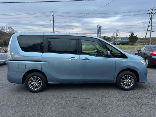 セレナ ２０Ｓ　４ＷＤ　ＥＴＣ　バックカメラ　ナビ　ＴＶ　オートクルーズコントロール　両側スライドドア　キーレスエントリー　電動格納ミラー　後席モニター　３列シート　ＣＶＴ　アルミホイール　ＣＤ　ＤＶＤ再生　ＵＳＢ（14枚目）