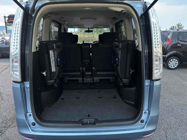 セレナ ２０Ｓ　４ＷＤ　ＥＴＣ　バックカメラ　ナビ　ＴＶ　オートクルーズコントロール　両側スライドドア　キーレスエントリー　電動格納ミラー　後席モニター　３列シート　ＣＶＴ　アルミホイール　ＣＤ　ＤＶＤ再生　ＵＳＢ（24枚目）