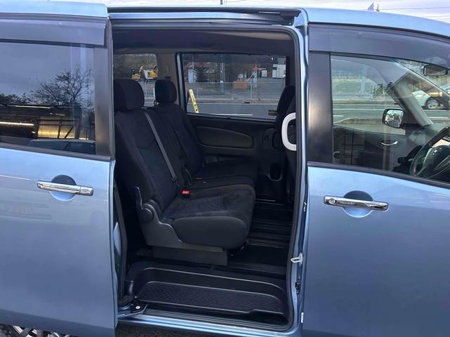 セレナ ２０Ｓ　４ＷＤ　ＥＴＣ　バックカメラ　ナビ　ＴＶ　オートクルーズコントロール　両側スライドドア　キーレスエントリー　電動格納ミラー　後席モニター　３列シート　ＣＶＴ　アルミホイール　ＣＤ　ＤＶＤ再生　ＵＳＢ（33枚目）