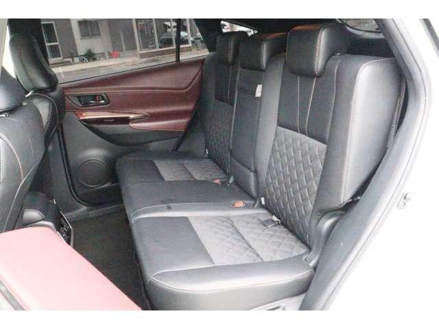 後席も広々♪全ての方が快適にご乗車できます♪