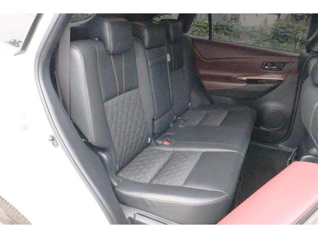 後席も広々♪全ての方が快適にご乗車できます♪