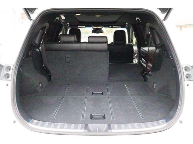 分割可倒式シートで長い荷物もラクラク積み込み♪