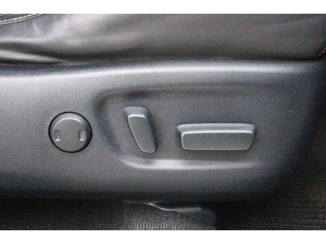 位置調整が楽々なパワーシート♪走行する際のシートポジション調整は大事ですね♪