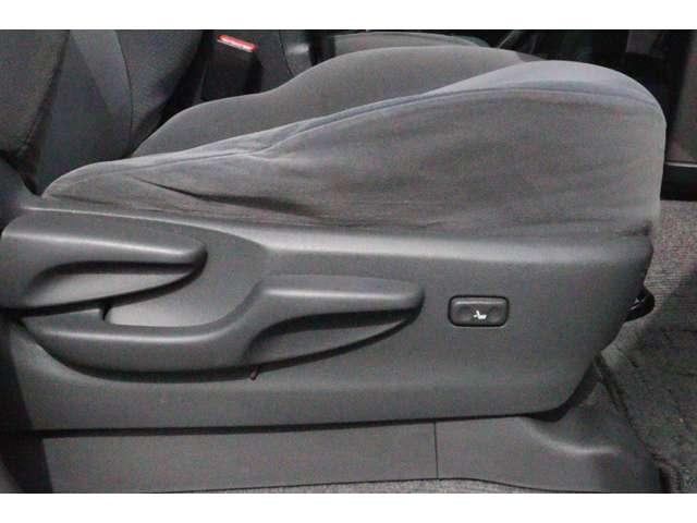 位置調整が楽々なパワーシート♪走行する際のシートポジション調整は大事ですね♪