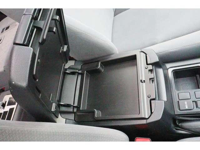 内装も綺麗な１台♪ぜひ現車確認ご来店してみては岡がでしょうか？