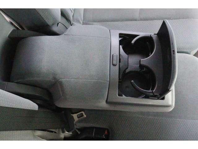 後部座席にも便利なドリンクホルダー♪