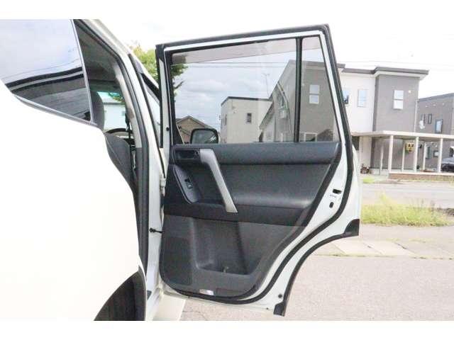 運転席後ろドアの状態♪