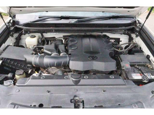 弊社提携先工場にて１２ヶ月点検を施工（エンジンオイル・エレメント交換）（ワイパーゴム交換）（内外装クリーニング）（その他必要部品交換）をしてからの納車となります。