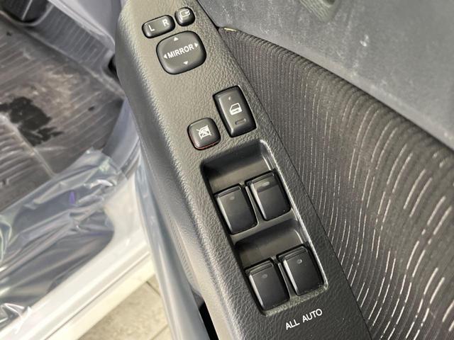 プラタナ Vセレクション 4WD 純正SDナビ 電動スライドドア HIDヘッドライト フロントフォグ ETC バックカメラ Bluetooth接続 ドライブレコーダー フルセグTV スマートキー オートエアコン 横滑り防止装置(24枚目)