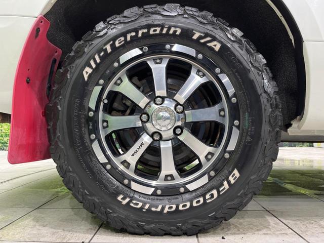 シャモニー ディーゼルターボ4WD MKW製16インチアルミホイール BFGoodrichオールテレーンタイヤ 純正エンジンスターター シフトノブ 木目調本革ステアリング 両側オートスライドドア 全方位モニター(55枚目)