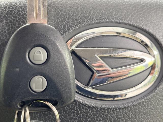 Xf メモリアルエディション 4WD 禁煙車 純正オーディオ CD再生 LCZ製14インチアルミホイール 電動格納ミラー アイドリングストップ セキュリティアラーム ベージュファブリックシート ミュージックプレイヤー接続可(6枚目)