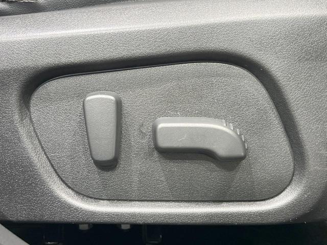 S-リミテッド 4WD 禁煙車 純正SDナビ アイサイトVer3 レーダークルーズ フルセグ Bluetooth バックカメラ LEDアクセサリーライナー 全席シートヒーター ハーフレザーシート ビルトインETC(7枚目)