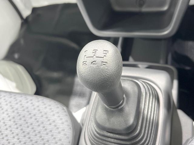 KCエアコン・パワステ 4WD 届未済未使用車 5速マニュアル オートライト 3方開荷台 ミチ板引掛式リアゲート ロープフック付トリイ エアコン パワーステアリング メッキグリル ABS Wエアバック アクセサリーソケット(5枚目)