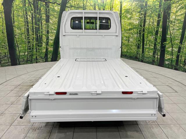 KCエアコン・パワステ 4WD 届未済未使用車 5速マニュアル オートライト 3方開荷台 ミチ板引掛式リアゲート ロープフック付トリイ エアコン パワーステアリング メッキグリル ABS Wエアバック アクセサリーソケット(11枚目)
