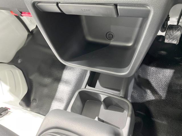 KCエアコン・パワステ 4WD 届未済未使用車 5速マニュアル オートライト 3方開荷台 ミチ板引掛式リアゲート ロープフック付トリイ エアコン パワーステアリング メッキグリル ABS Wエアバック アクセサリーソケット(31枚目)