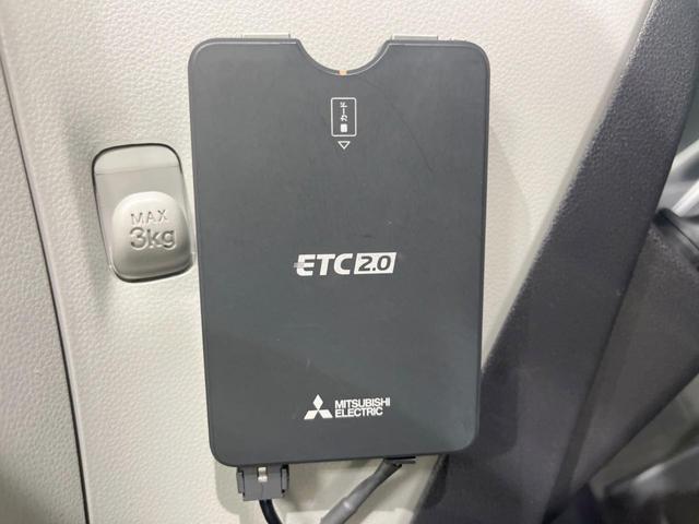 Ｇ　ＳＡＩＩＩ　４ＷＤ　スマートアシスト３　禁煙車　純正ＳＤナビ　寒冷地仕様　バックカメラ　ＥＴＣ　Ｂｌｕｅｔｏｏｔｈ　フルセグ　スマートキー　シートヒーター　ＬＥＤヘッド　レーンキープアシスト　クリアランスソナー(6枚目)