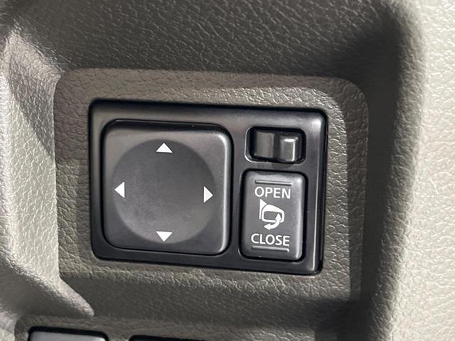 キューブ １５Ｘ　ＣＡＲＯＺＺＥＲＩＡ製ＳＤナビ　バックカメラ　禁煙車　スマートキー　オートエアコン　Ｂｌｕｅｔｏｏｔｈ再生　ＣＤ／ＤＶＤ再生　フルセグ　革巻きハンドル　ドアバイザー　盗難防止装置　プライバシーガラス（7枚目）