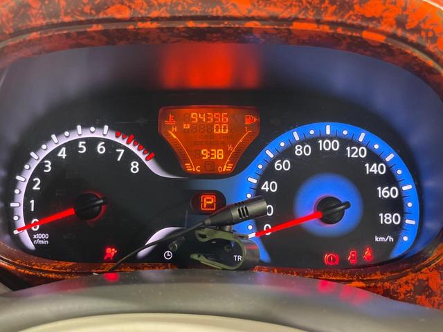 キューブ １５Ｘ　ＣＡＲＯＺＺＥＲＩＡ製ＳＤナビ　バックカメラ　禁煙車　スマートキー　オートエアコン　Ｂｌｕｅｔｏｏｔｈ再生　ＣＤ／ＤＶＤ再生　フルセグ　革巻きハンドル　ドアバイザー　盗難防止装置　プライバシーガラス（26枚目）