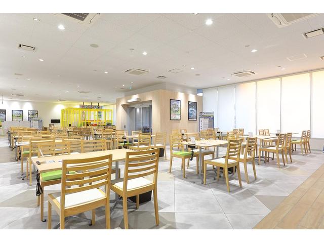 ルーミー カスタムＧ　イクリプス製ＳＤナビ　バックカメラ　寒冷地仕様　衝突被害軽減システム　レーダークルーズ　禁煙車　コーナーセンサー　スマートキー　ＬＥＤヘッド　ＥＴＣ　オートハイビーム　車線逸脱警報　オートライト（79枚目）