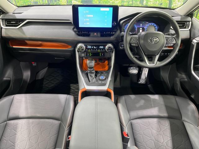ＲＡＶ４ アドベンチャー　寒冷地仕様　ＴＲＤボンネットガーニッシュ　１０型純正ナビ　バックカメラ　トヨタセーフティセンス　レーダークルーズ　禁煙車　パワーバックドア　シートエアコン　パワーシート　ドラレコ　コーナーセンサー（2枚目）