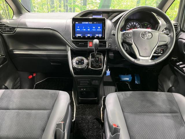 ヴォクシー ＺＳ　煌ＩＩＩ　寒冷地仕様　両側電動スライドドア　１２型フリップダウンモニター　純正９型ＳＤナビ　　バックカメラ　セーフティセンス　禁煙車　ハーフレザーシート　ドラレコ　レーンキープアシスト　オートマチックハイビーム（2枚目）