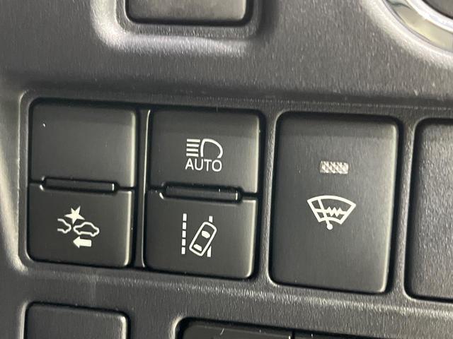 ヴォクシー ＺＳ　煌ＩＩＩ　寒冷地仕様　両側電動スライドドア　１２型フリップダウンモニター　純正９型ＳＤナビ　　バックカメラ　セーフティセンス　禁煙車　ハーフレザーシート　ドラレコ　レーンキープアシスト　オートマチックハイビーム（3枚目）