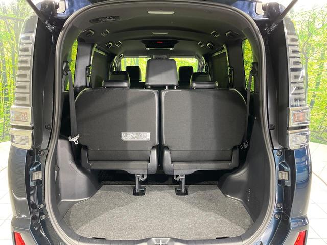 ヴォクシー ＺＳ　煌ＩＩＩ　寒冷地仕様　両側電動スライドドア　１２型フリップダウンモニター　純正９型ＳＤナビ　　バックカメラ　セーフティセンス　禁煙車　ハーフレザーシート　ドラレコ　レーンキープアシスト　オートマチックハイビーム（12枚目）
