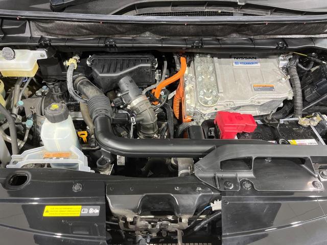 セレナ ｅ－パワー　ハイウェイスターＶ　後席モニター　両側電動スライドドア　純正９インチナビ　禁煙車　衝突軽減装置　レーダークルーズ　オートライト　オートマチックハイビーム　ＬＥＤヘッド　ＬＥＤフォグ　ＥＴＣ　ドラレコ　クリアランスソナー（20枚目）