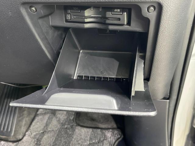 ノア Ｓｉ　両側電動スライドドア　後席モニター　イクリプス製ＳＤナビ　ドラレコ　スマートキー　ＨＩＤヘッド　ビルトインＥＴＣ　オートライト　デュアルエアコン　純正１６インチアルミ　リアエアコン　プライバシーガラス（47枚目）