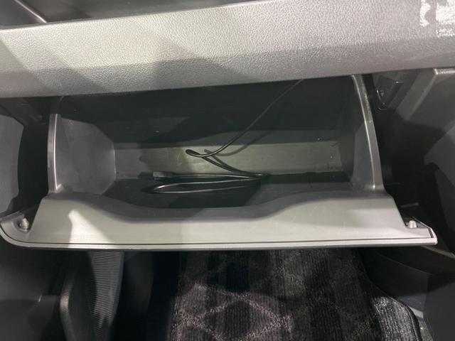 ノア Ｓｉ　両側電動スライドドア　後席モニター　イクリプス製ＳＤナビ　ドラレコ　スマートキー　ＨＩＤヘッド　ビルトインＥＴＣ　オートライト　デュアルエアコン　純正１６インチアルミ　リアエアコン　プライバシーガラス（49枚目）